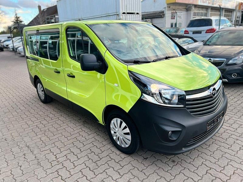 Grün Gebraucht 2018 Opel Vivaro Van | 14.999 € - Bild 1/4