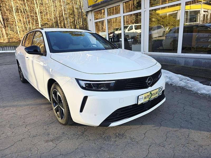 Neu Opel Astra Edition 131 PS (96 kW) 2025 Arktis weiss Kombi