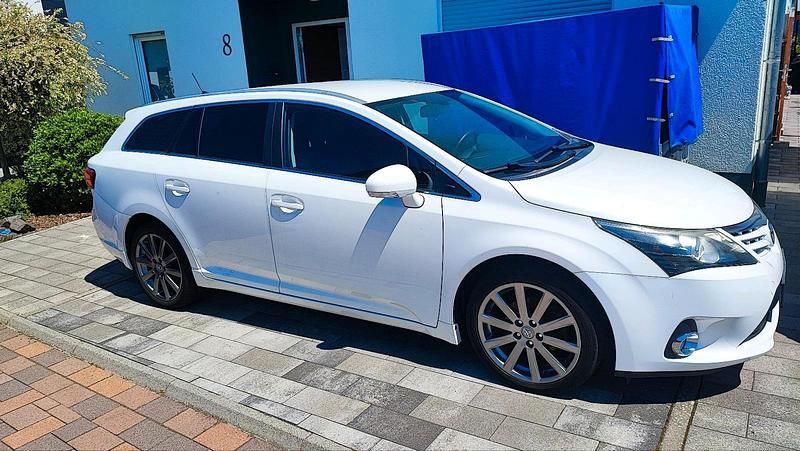 Weiß Gebraucht 2013 Toyota Avensis Kombi | 5.700 € (Guter Preis) - Bild 1/4