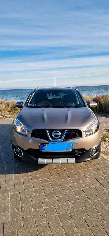 Silber Gebraucht 2011 Nissan Qashqai SUV | 6.099 € (Guter Preis) - Bild 1/4