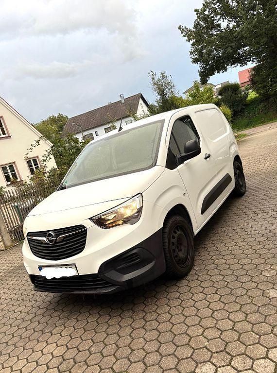 Weiß Gebraucht 2019 Opel Combo Selection Van / Kleinbus | 9.300 € (Guter Preis) - Bild 1/4