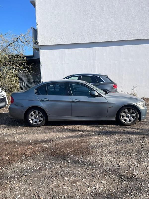 Gebraucht BMW 318 143 PS (105 kW) 2007 Blau Limousine