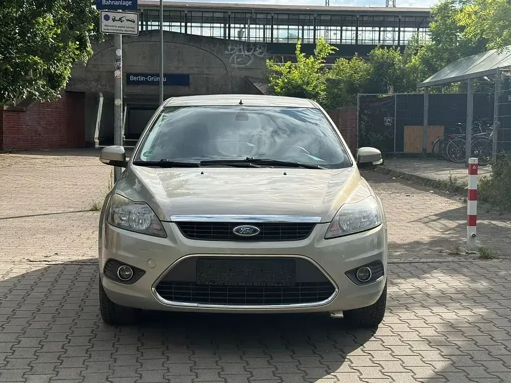 Gebraucht Ford Focus Titanium 145 PS (106 kW) 2009 Gold Limousine