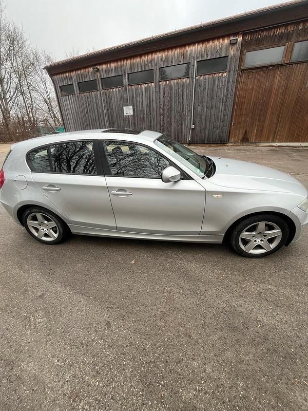 Gebraucht BMW 116 122 PS (89 kW) 2011 Silber Kleinwagen