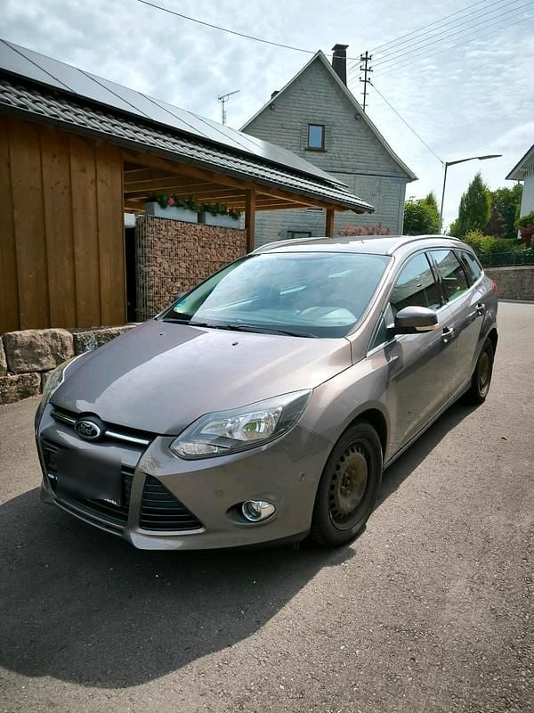 Braun Gebraucht 2012 Ford Focus Kombi | 4.800 € (Fairer Preis) - Bild 1/4