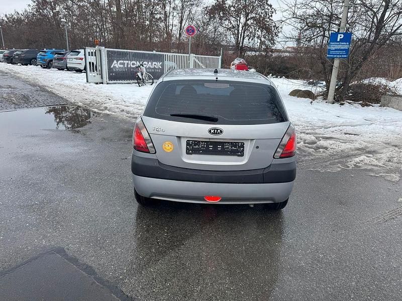 Gebraucht Kia Rio Basis 97 PS (71 kW) 2010 Grau Limousine