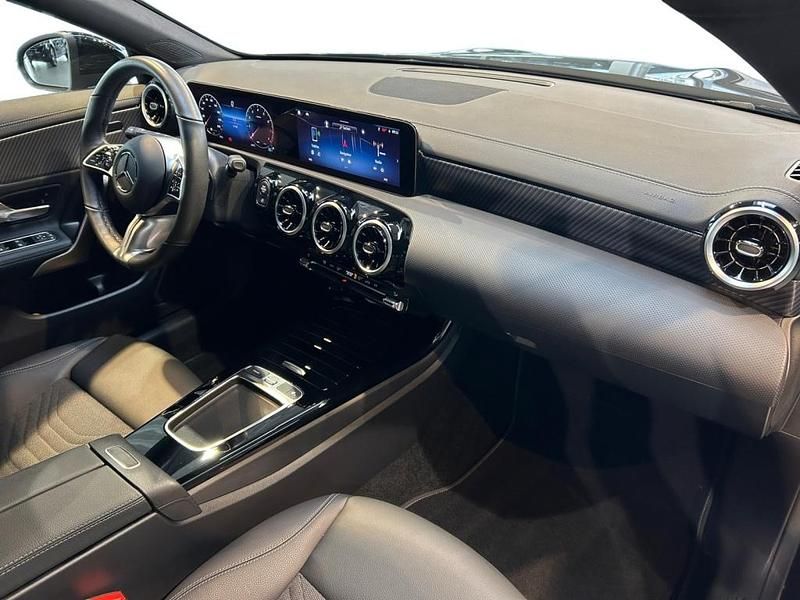 Gebraucht Mercedes CLA180 Progressive 136 PS (100 kW) 2024 Metalliclack kosmosschwarz Limousine