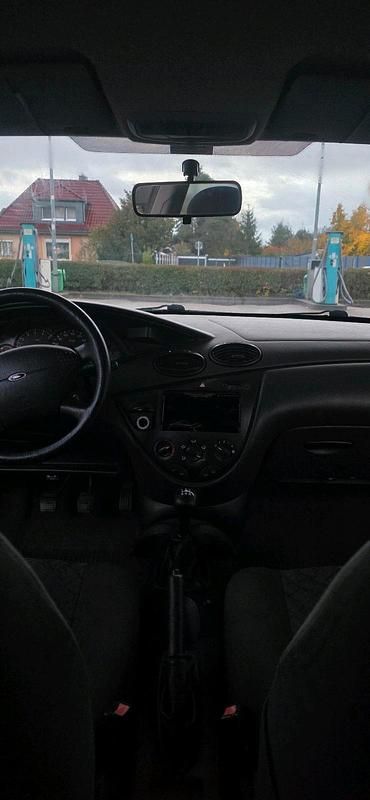 Schwarz Gebraucht 2001 Ford Focus Kleinwagen | 700 € (Fairer Preis) - Bild 1/4