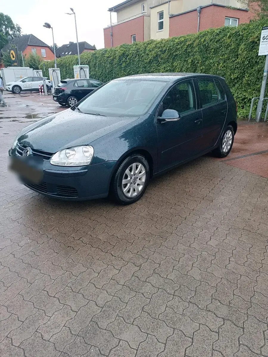 Gebraucht VW Golf V 105 PS (77 kW) 2005 Blau Kleinwagen