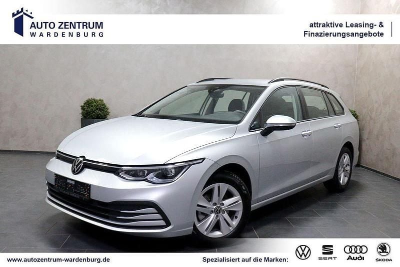 Reflexsilber metallic (metallic) Gebraucht 2023 VW Golf VIII Life Kombi | 22.450 € (Superpreis) - Bild 1/4