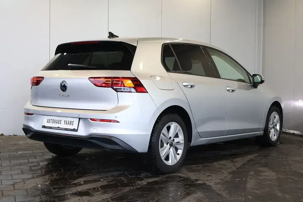 Gebraucht VW Golf VIII Life 150 PS (110 kW) 2023 Silber Limousine