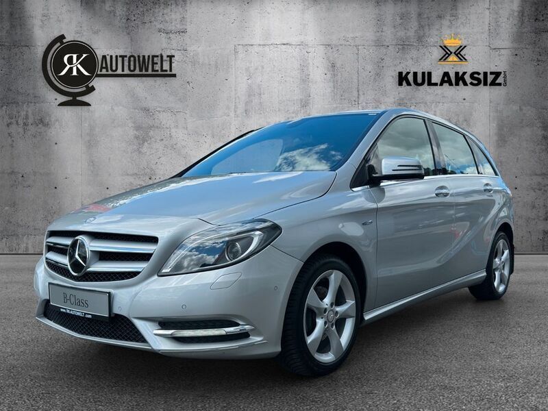 Silber Gebraucht 2012 Mercedes B180 Van / Kleinbus | 12.876 € (Etwas zu teuer) - Bild 1/4