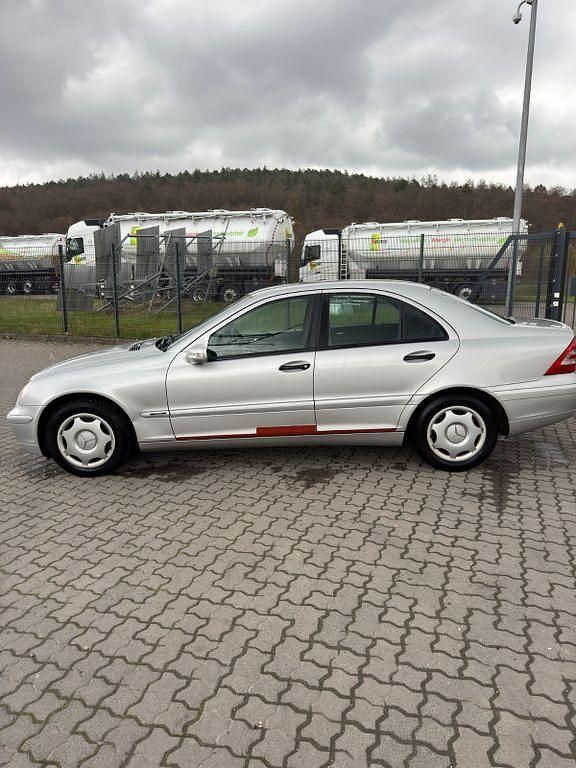 Gebraucht Mercedes C220 Classic 143 PS (105 kW) 2003 Silber Limousine