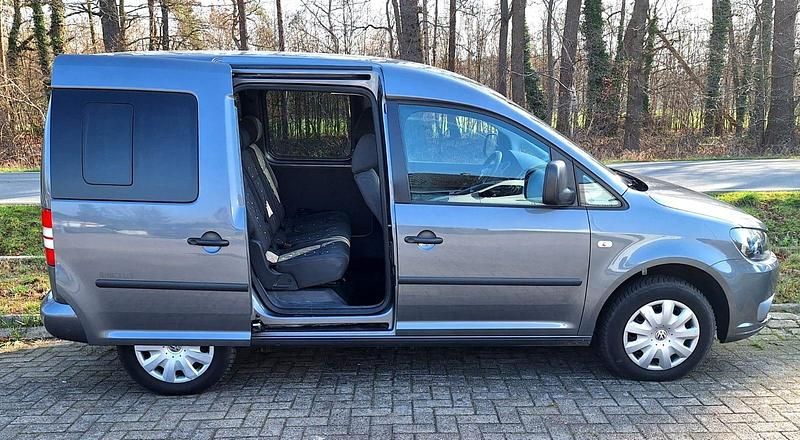 Gebraucht VW Caddy 85 PS (62 kW) 2011 Silber Van / Kleinbus