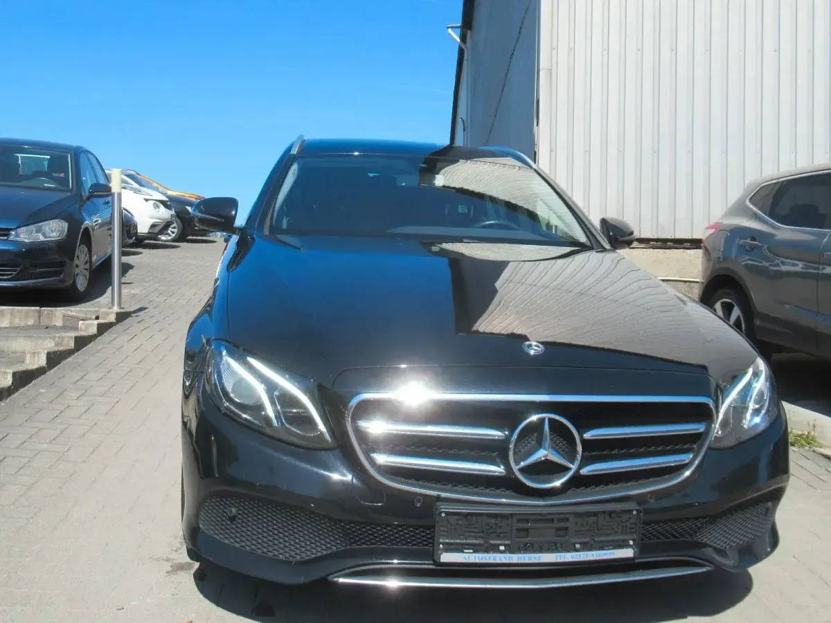 Gebraucht Mercedes E220 194 PS (142 kW) 2019 Schwarz Kombi