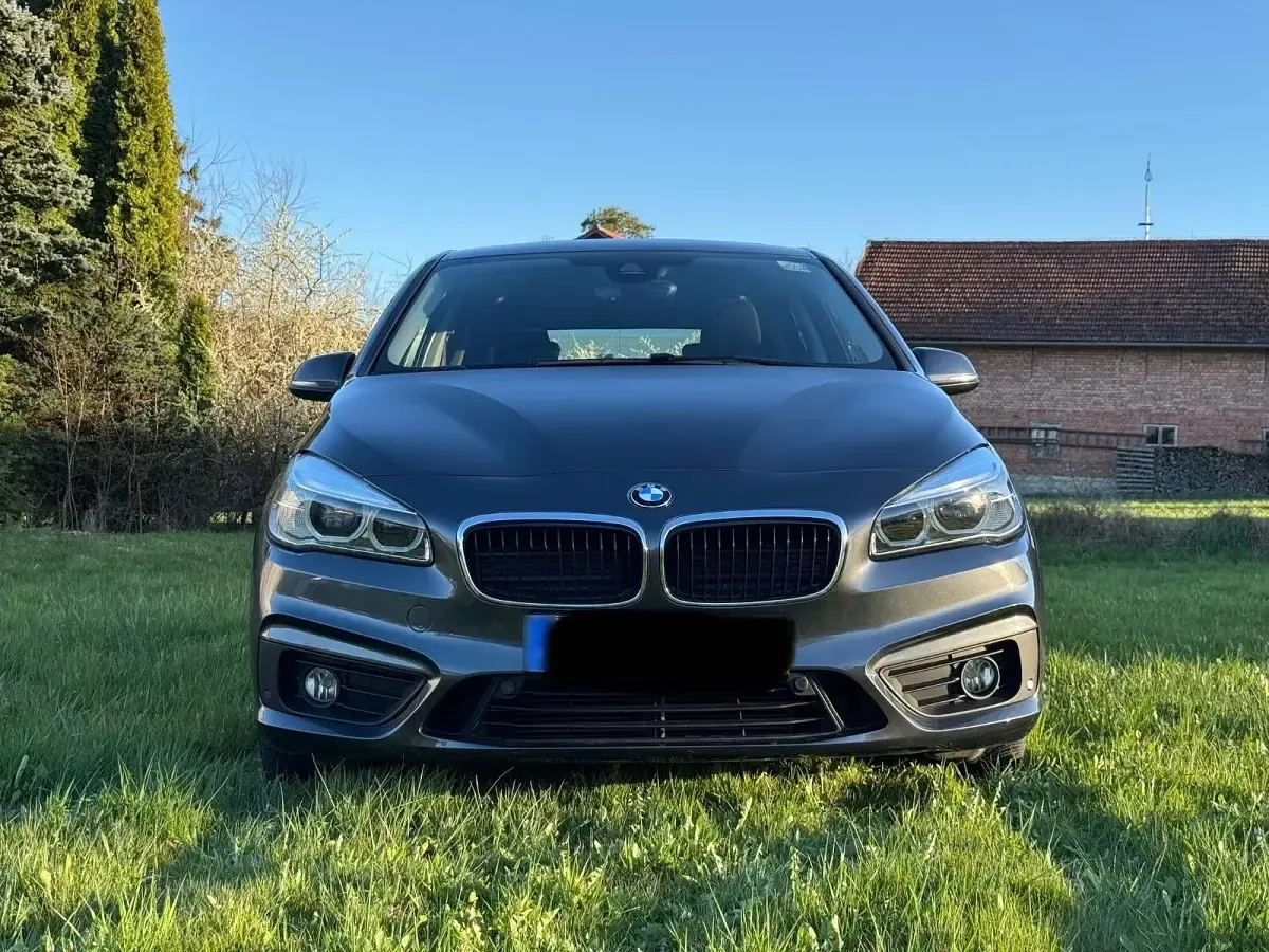 Gebraucht BMW 218 Active Tourer 150 PS (110 kW) 2016 Grau Van / Kleinbus