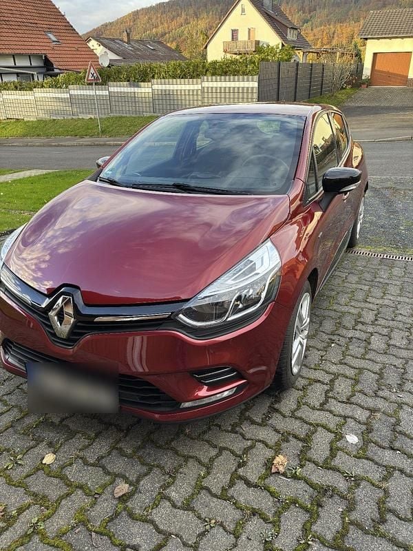 Rot Gebraucht 2018 Renault Clio IV Limousine | 9.500 € (Guter Preis) - Bild 1/4