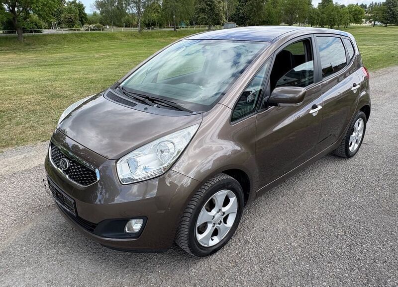 Braun Gebraucht 2013 Kia Venga FIFA World Cup Edition Kleinwagen | 7.980 € (Fairer Preis) - Bild 1/4