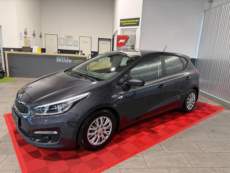 Second-hand Kia Ceed 99 CP (72 kW) 2016 Gri Hatchback