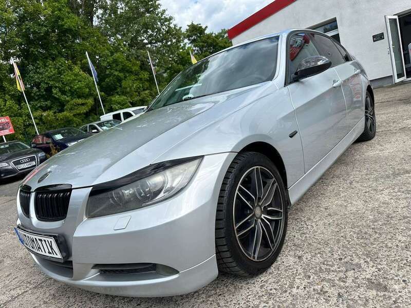 Titansilber metallic Gebraucht 2005 BMW 320 Limousine | 4.390 € (Fairer Preis) - Bild 1/4