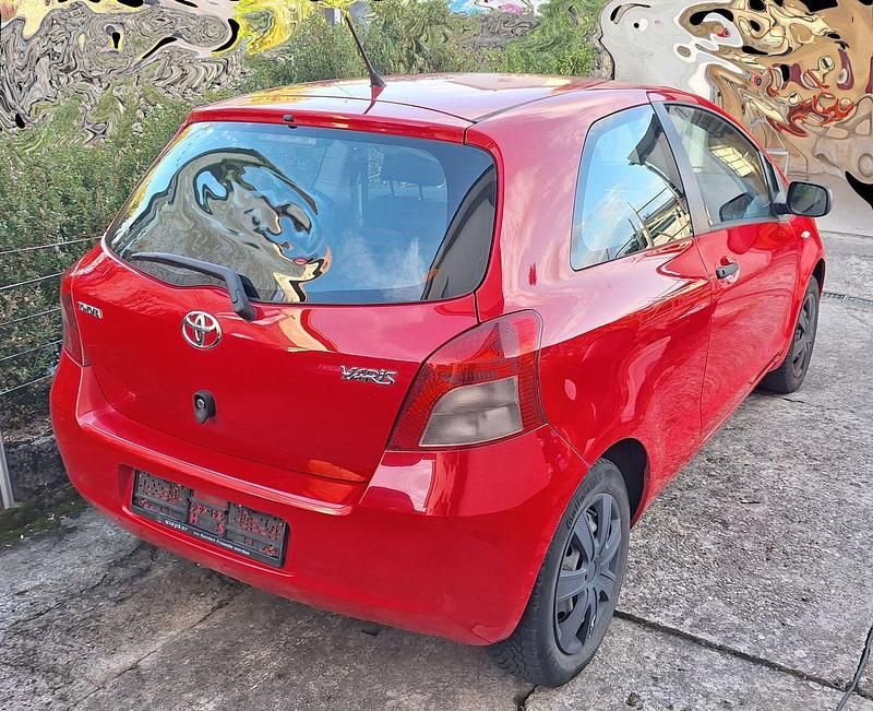 Gebraucht Toyota Yaris Cool 69 PS (50 kW) 2007 Rot Limousine