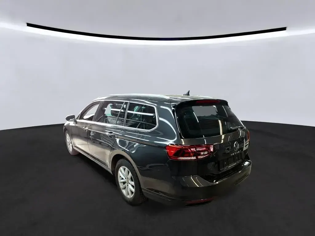 Gebraucht VW Passat Business 150 PS (110 kW) 2023 Manganese gray metallic Kombi