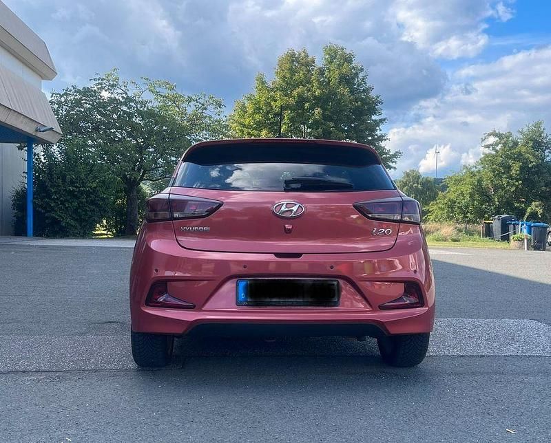 Gebraucht Hyundai i20 Style 101 PS (74 kW) 2016 Orange Coupé