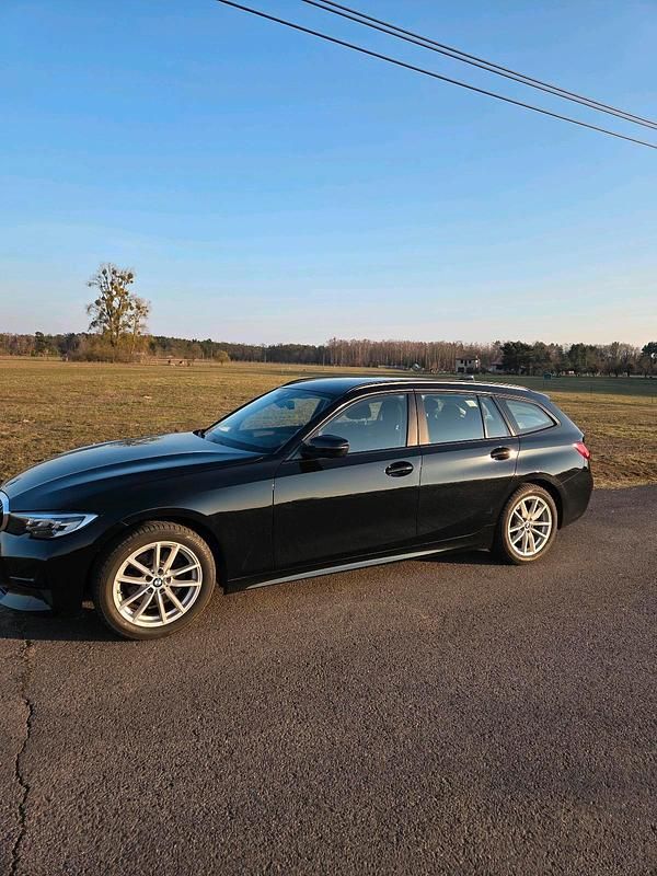 Gebraucht BMW 320 Advantage 184 PS (135 kW) 2021 Schwarz Kombi