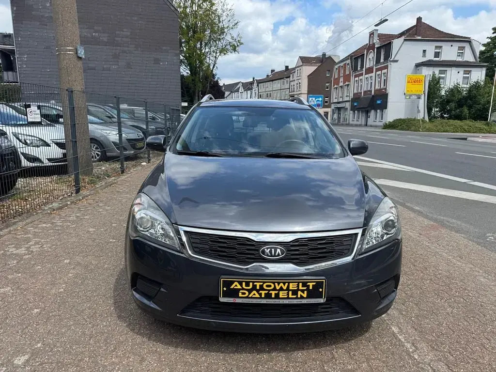 Używany Kia Ceed 90 KM (66 kW) 2010 Szary Hatchback