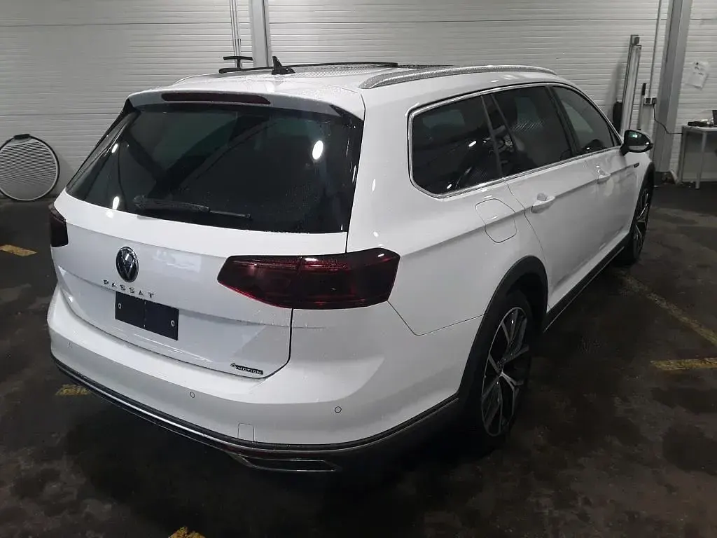 Gebraucht VW Passat Alltrack 200 PS (147 kW) 2023 Weiß Kombi