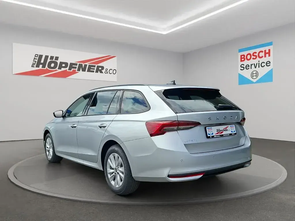 Neu Skoda Octavia Selection 150 PS (110 kW) 2026 Silber Kombi