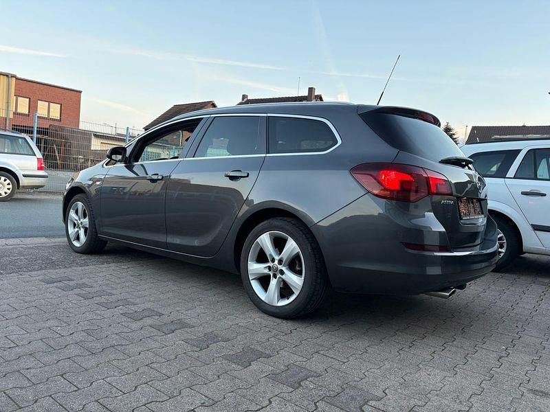 Gebraucht Opel Astra Active 140 PS (102 kW) 2012 Grau Kombi