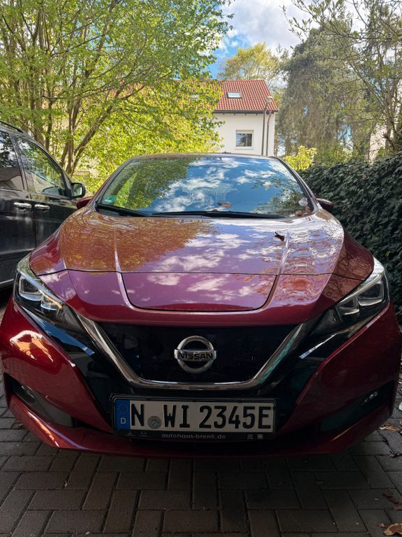 Rot Gebraucht 2021 Nissan Leaf N-Connecta Kleinwagen | 12.990 € (Superpreis) - Bild 1/4