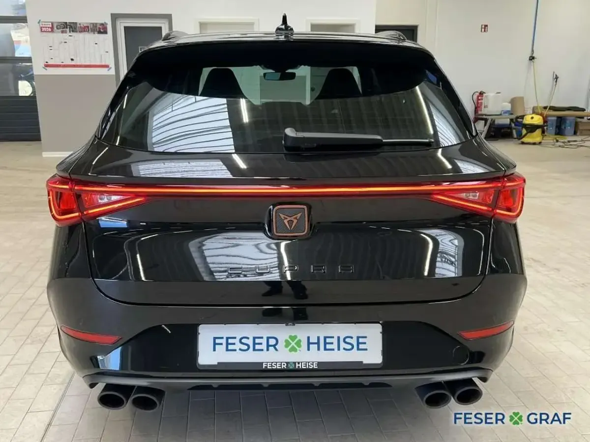 Gebraucht Cupra Leon VZ 300 PS (220 kW) 2024 Midnight schwarz metallic Kombi