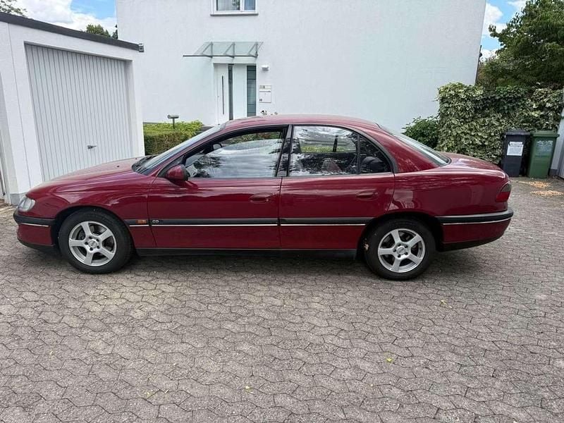 Rot Gebraucht 1995 Opel Omega Limousine | 2.200 € - Bild 1/4
