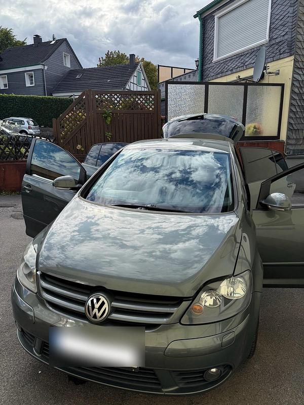 Grau Gebraucht 2005 VW Golf V Kleinwagen | 2.800 € (Guter Preis) - Bild 1/4