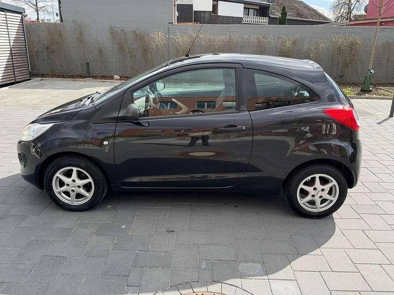 Gebraucht Ford Ka Ambiente 69 PS (50 kW) 2011 Midnightschwarz metallic Kleinwagen