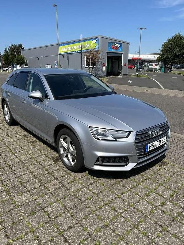 Grau Gebraucht 2019 Audi A4 Sport Kombi | 24.490 € (Etwas zu teuer) - Bild 1/4