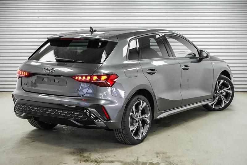 Neu Audi A3 Ambiente 204 PS (150 kW) 2026 Daytonagrau metallic (6y)