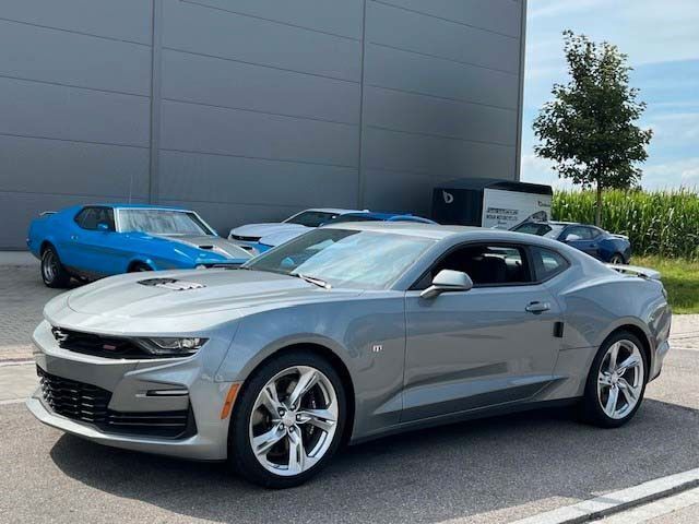 Grau Neu 2024 Chevrolet Camaro SS Coupé | 59.900 € (Fairer Preis) - Bild 1/4