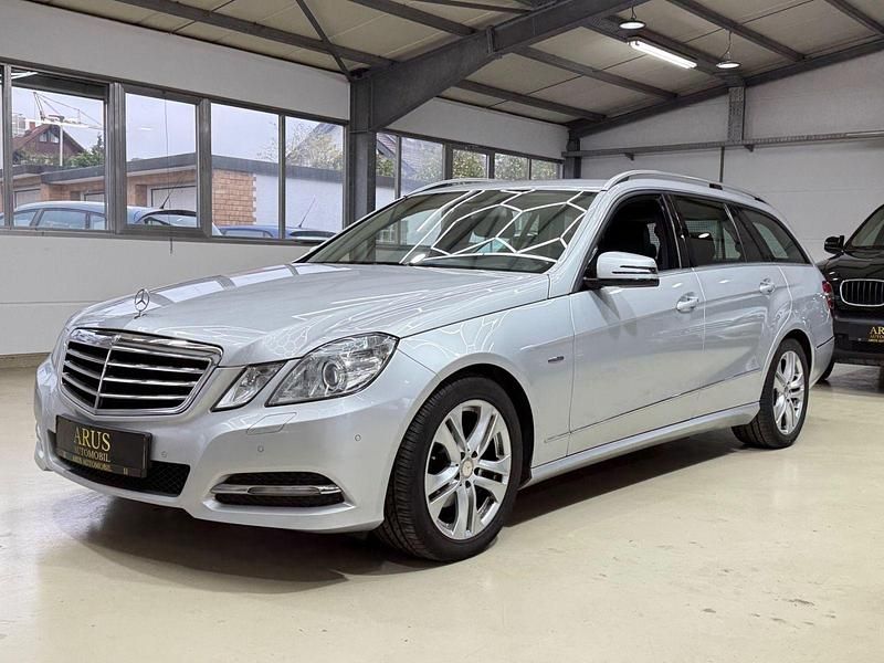 Silber Gebraucht 2011 Mercedes E220 Kombi | 7.599 € (Fairer Preis) - Bild 1/4