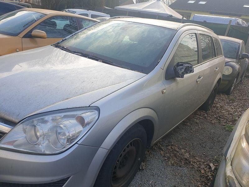 Gebraucht Opel Astra Edition 110 PS (80 kW) 2010 Silber Kombi