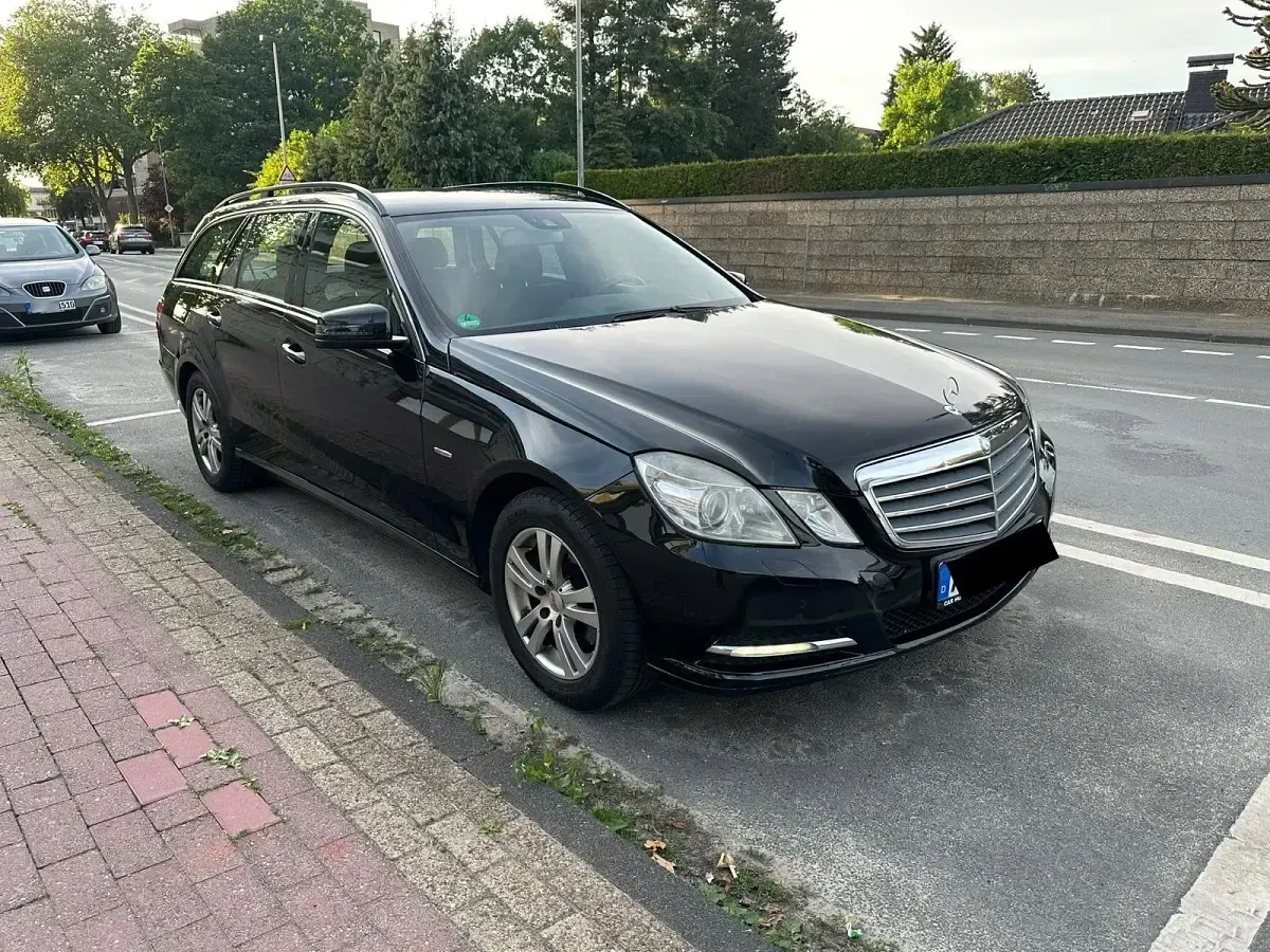 Gebraucht Mercedes E220 170 PS (125 kW) 2011 Schwarz Kombi