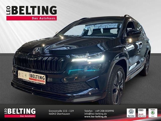 Schwarz Neu 2025 Skoda Karoq SportLine SUV | 36.789 € (Fairer Preis) - Bild 1/4