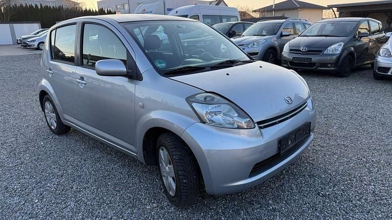 Gebraucht Daihatsu Sirion 91 PS (66 kW) 2007 Silber Kleinwagen