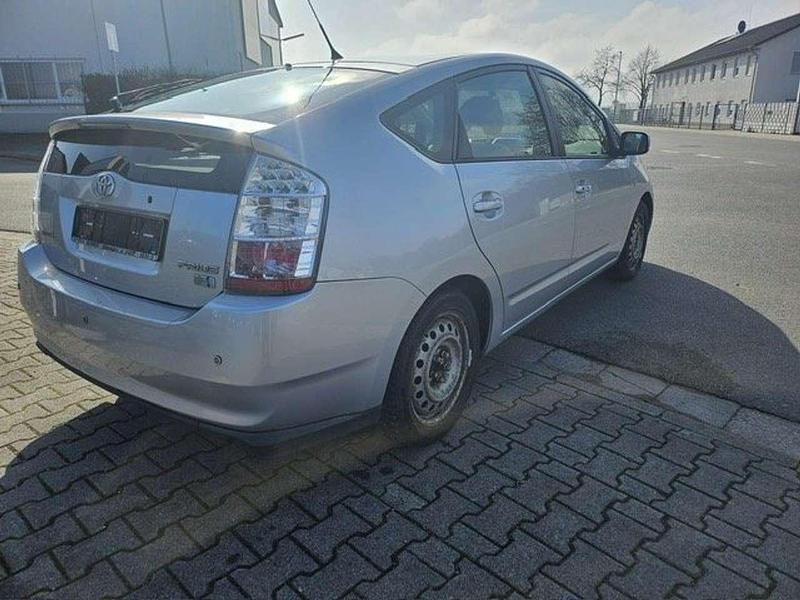 Gebraucht Toyota Prius Executive 77 PS (56 kW) 2006 Silver metallic Kleinwagen