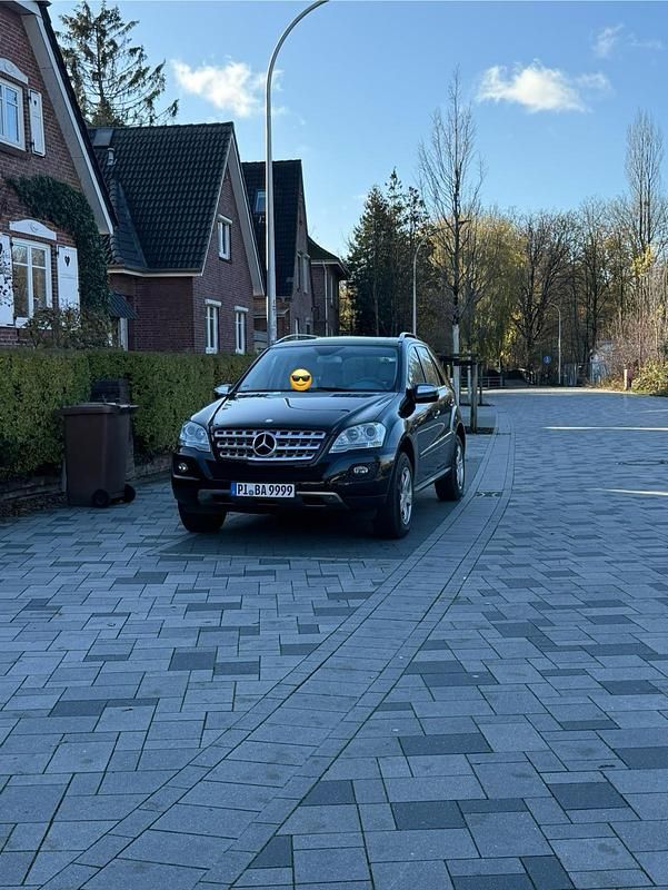 Schwarz Gebraucht 2010 Mercedes ML300 SUV | 9.900 € (Fairer Preis) - Bild 1/4
