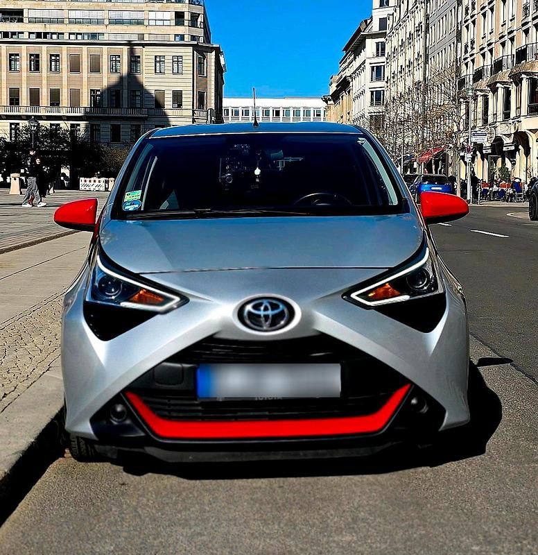 Gebraucht Toyota Aygo 72 PS (52 kW) 2018 Silber Kleinwagen