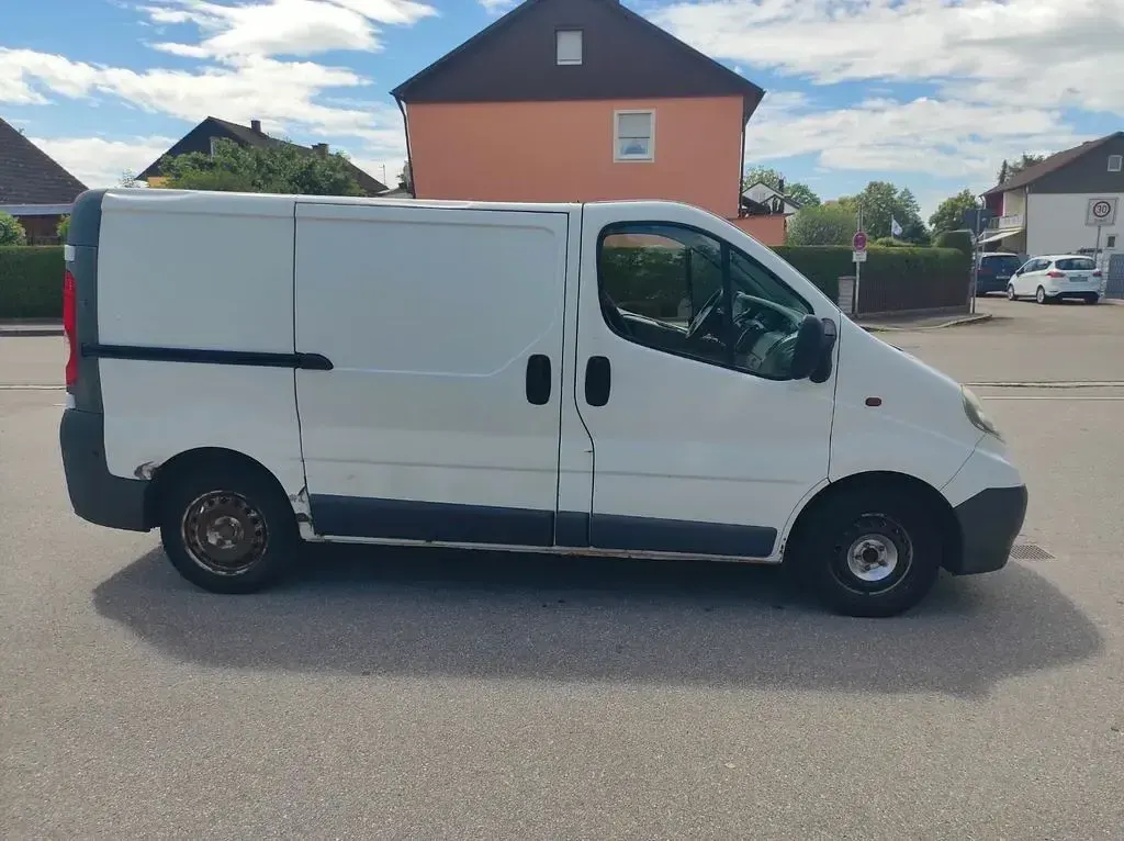 Gebraucht Opel Vivaro 114 PS (83 kW) 2007 Weiß Van / Kleinbus