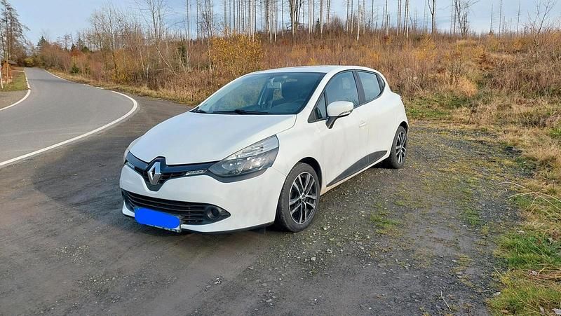 Weiß Gebraucht 2013 Renault Clio IV Kleinwagen | 5.500 € (Fairer Preis) - Bild 1/4